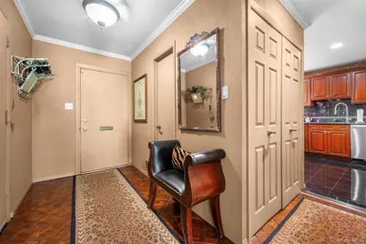 25 Windsor Gate Drive, North Hills, NY 11040 - Photo 3