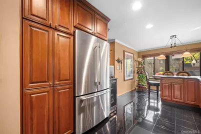 25 Windsor Gate Drive, North Hills, NY 11040 - Photo 15
