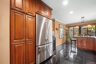 25 Windsor Gate Dr, North Hills, NY 11040 - Photo 15