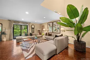 25 Windsor Gate Dr, North Hills, NY 11040 - Photo 7