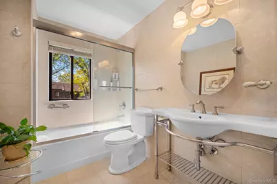 25 Windsor Gate Drive, North Hills, NY 11040 - Photo 23