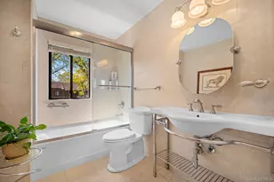 25 Windsor Gate Dr, North Hills, NY 11040 - Photo 23