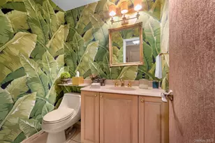 25 Windsor Gate Dr, North Hills, NY 11040 - Photo 19
