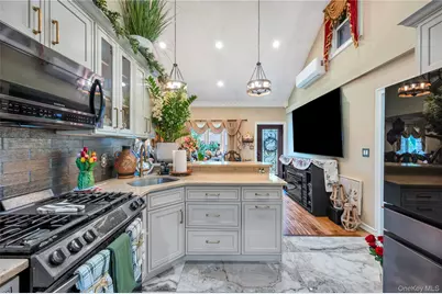 25 Snyder Street, Patchogue, NY 11772 - Photo 11