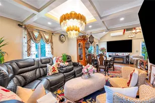 25 Snyder St, Patchogue, NY 11772 - Photo 13