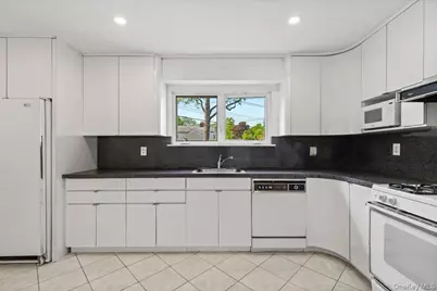 23 Lakeview Road, New Rochelle, NY 10804 - Photo 11