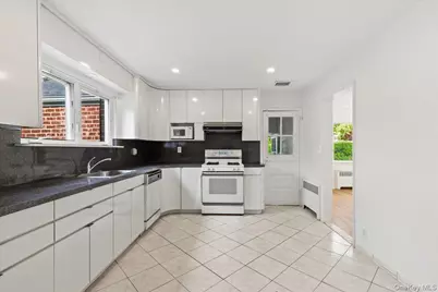 23 Lakeview Road, New Rochelle, NY 10804 - Photo 13