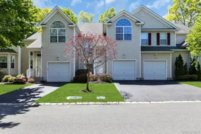 13 Cranberry Circle, Medford, NY 11763 - Photo 1