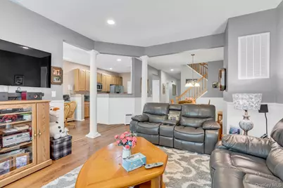 13 Cranberry Circle, Medford, NY 11763 - Photo 11