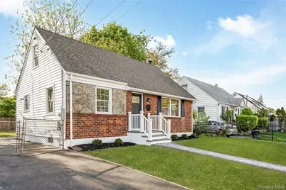 728 Martin Drive, Uniondale, NY 11553 - Photo 3