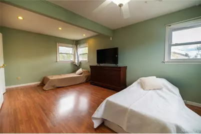 1084 Joselson Avenue, Bay Shore, NY 11706 - Photo 9