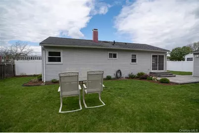 1084 Joselson Avenue, Bay Shore, NY 11706 - Photo 13