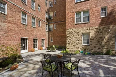 21 N Chatsworth Avenue #2J, Larchmont, NY 10538 - Photo 3