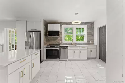 19 Bon Air Avenue, New Rochelle, NY 10804 - Photo 9