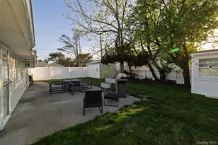 10 Rural Ln, Levittown, NY 11756 - Photo 21