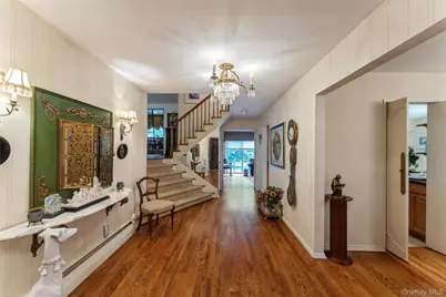 84 Nottingham Road, Manhasset Hills, NY 11040 - Photo 3