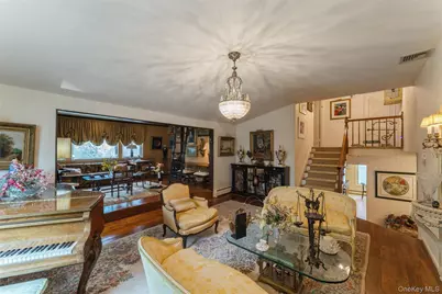 84 Nottingham Road, Manhasset Hills, NY 11040 - Photo 9