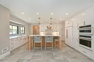1 Dylan Pl, Melville, NY 11747 - Photo 9