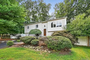 731 Manette Ln, Valley Cottage, NY 10989 - Photo 3