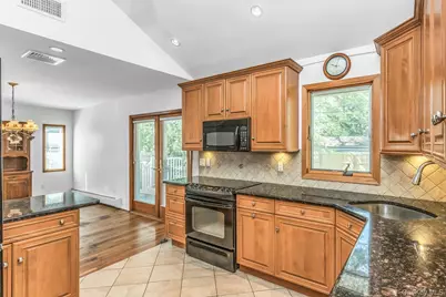 22 Leuce Place, Glen Cove, NY 11542 - Photo 9