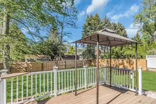 22 Leuce Pl, Glen Cove, NY 11542 - Photo 17