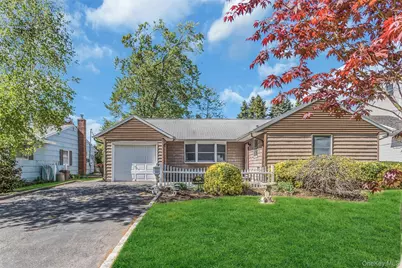 22 Leuce Place, Glen Cove, NY 11542 - Photo 1