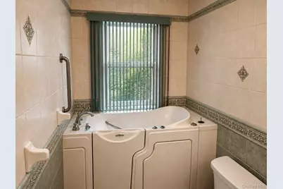 370 Washington Avenue, Patchogue, NY 11772 - Photo 15