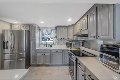 37 Grant Avenue, Brentwood, NY 11717 - Photo 15