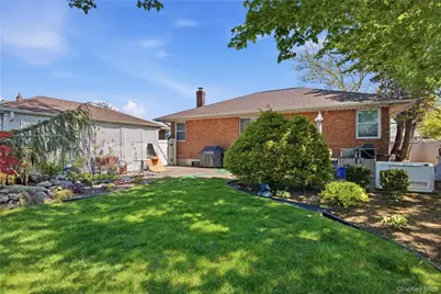104 Emerson Avenue, Levittown, NY 11756 - Photo 27
