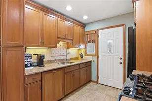 104 Emerson Ave, Levittown, NY 11756 - Photo 11