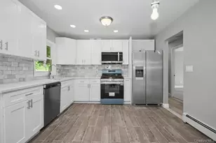 19 Englewood Terrace, Mahopac, NY 10541 - Photo 3