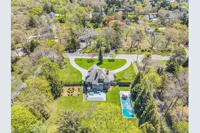 64 S Howells Point Road, Bellport, NY 11713 - Photo 5