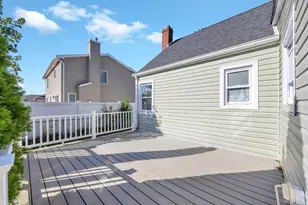 259 35th St, Lindenhurst, NY 11757 - Photo 23