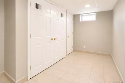 9715 133rd Avenue, Ozone Park, NY 11417 - Photo 21