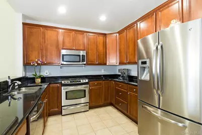 8 Wexford Lane #8 upper, Oceanside, NY 11572 - Photo 5