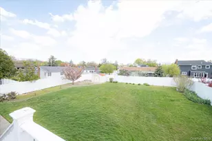 305 Kimberly Pl, West Islip, NY 11795 - Photo 43