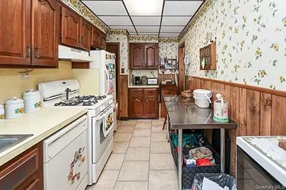 7833 74th Street, Glendale, NY 11385 - Photo 15