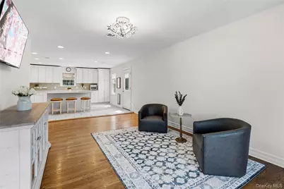 47 Syosset Circle, Syosset, NY 11791 - Photo 15