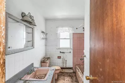 178 S Long Beach Road, Rockville Centre, NY 11570 - Photo 3