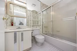 207-25 Darren Dr, Bayside, NY 11360 - Photo 21