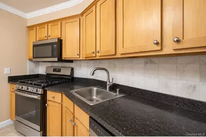 355 Old Tarrytown Road #404, White Plains, NY 10603 - Photo 9