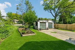 135 Winding St, Huntington Station, NY 11746 - Photo 21