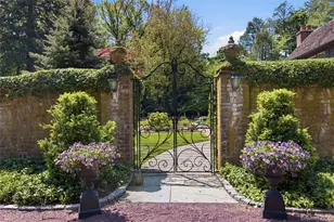 285 Piping Rock Rd, Locust Valley, NY 11560 - Photo 5