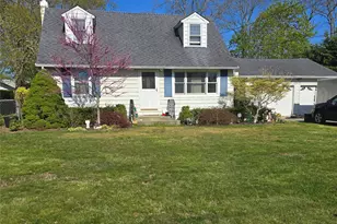 25 Newins St, Center Moriches, NY 11934 - Photo 3
