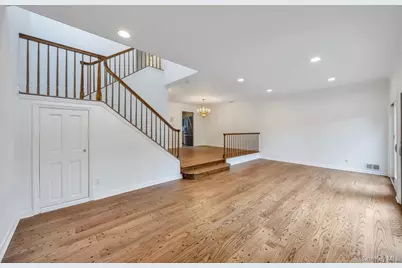 162 Southgate Circle, Massapequa Park, NY 11762 - Photo 13