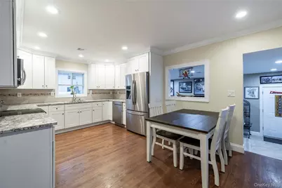 675 N Erie Avenue, Lindenhurst, NY 11757 - Photo 9