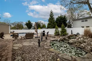 675 N Erie Ave, Lindenhurst, NY 11757 - Photo 27