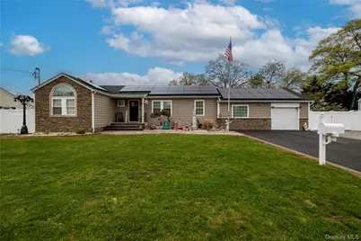 675 N Erie Avenue, Lindenhurst, NY 11757 - Photo 3