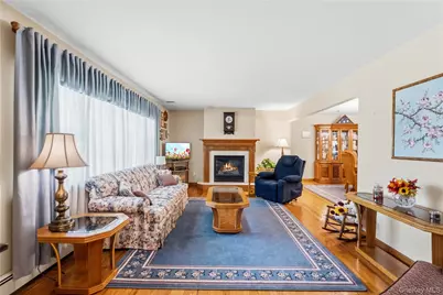 6 Canterbury Court, East Setauket, NY 11733 - Photo 7