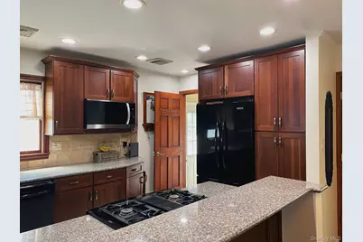 19 Stewart Street, Plainview, NY 11803 - Photo 7
